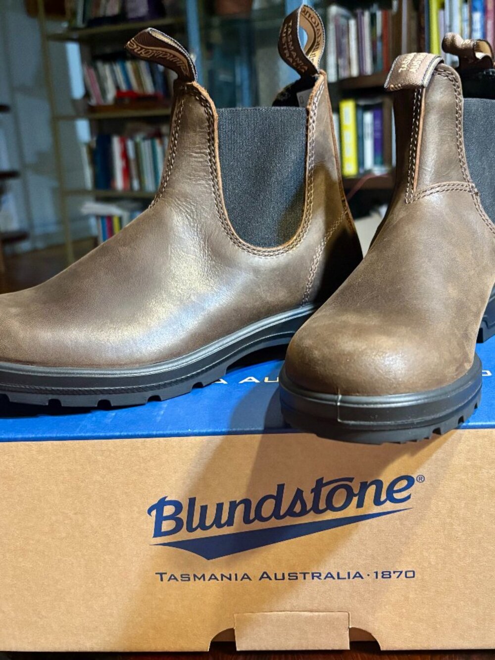 Blundstone 550 Chelsea boots NWT in Antique Brown